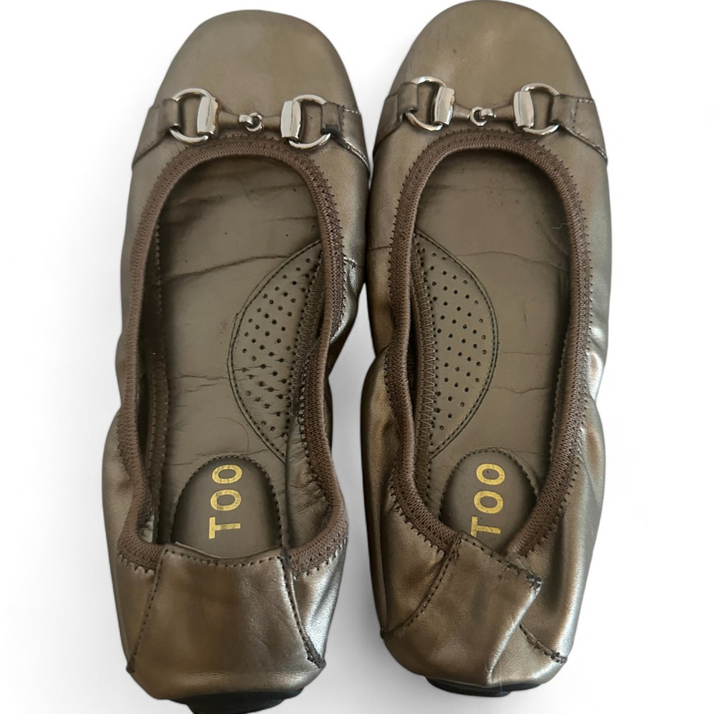 Women's Me Too Gold Ballet Flats Size 6M